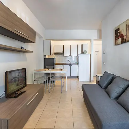 Guesthost - Modern With Wifi! فياريجيو
