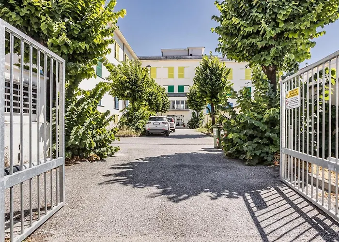 Guesthost - Modern With Wifi! *