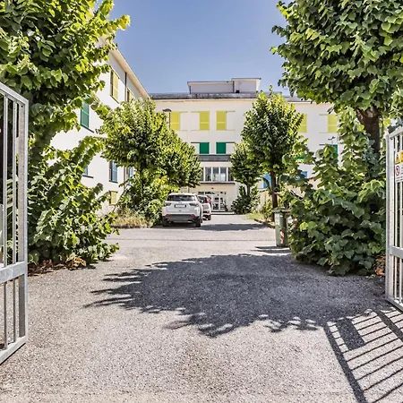 Guesthost - Modern With Wifi! *