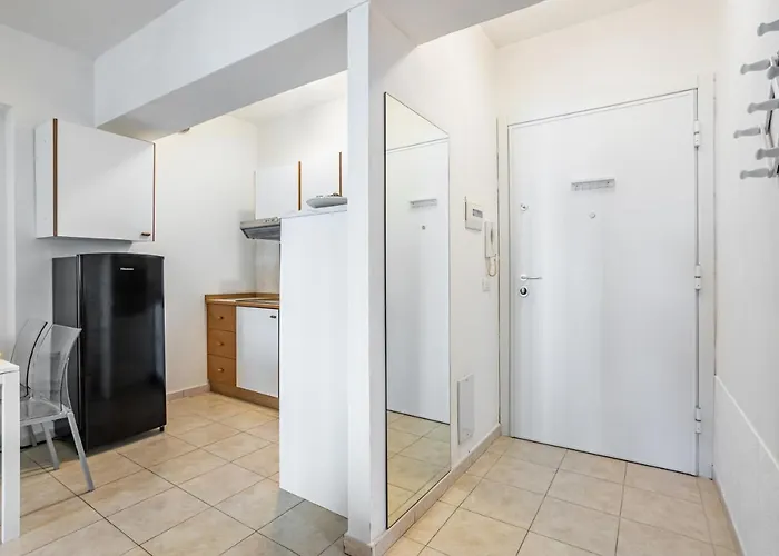 Guesthost - Modern With Wifi! * 维亚雷焦