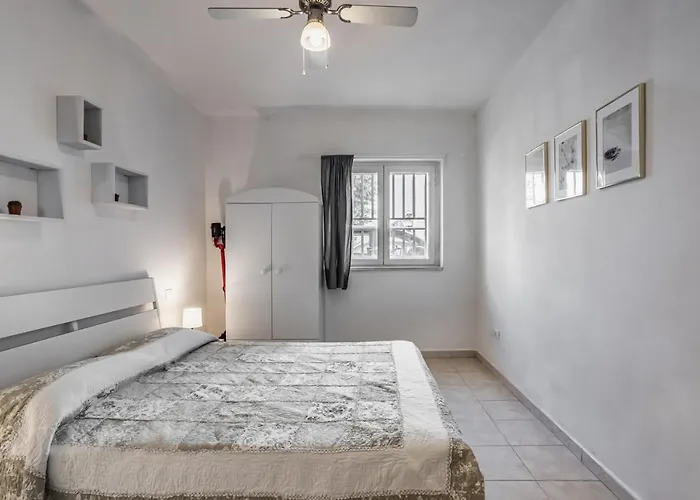 Appartamento Guesthost - Modern With Wifi! *