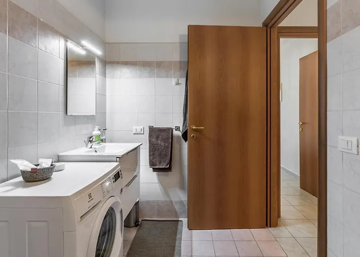 Guesthost - Modern With Wifi! * Viareggio