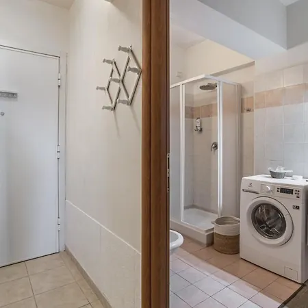 Guesthost - Modern With Wifi! Apartman Viareggio