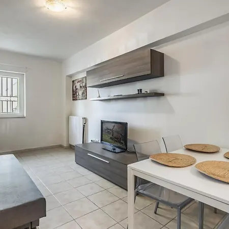 Modern With Wifi! Apartment